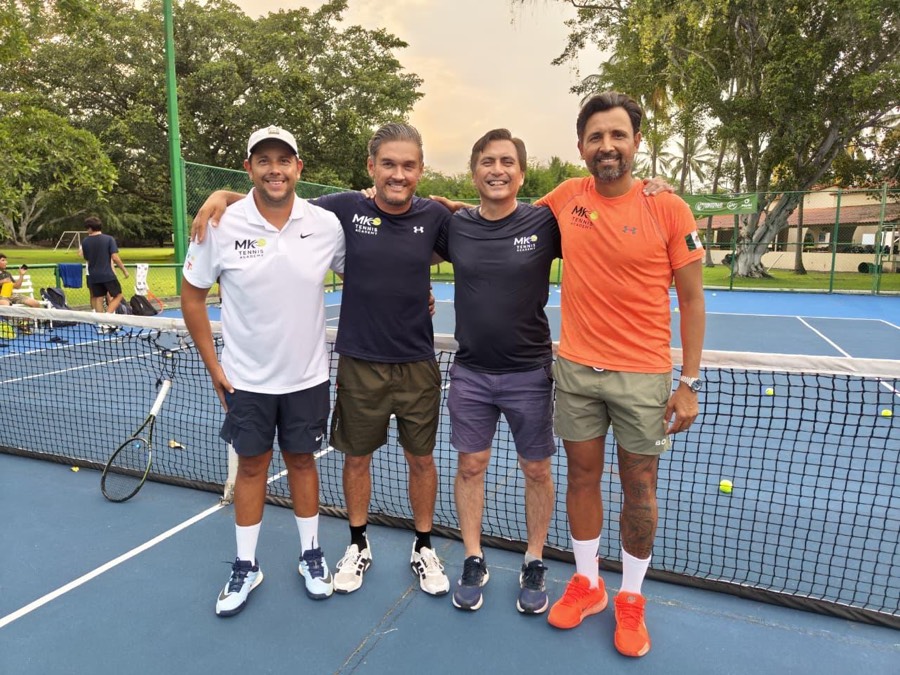 Equipo de coaches de la academia