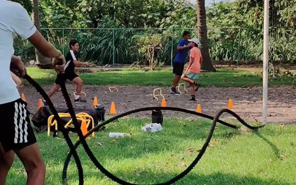 Alumno de MK Tennis Academy en sesión de entrenamiento funcional